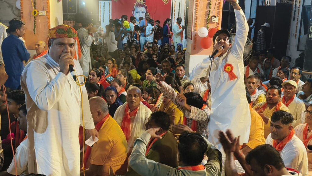 तोशाम के बाबा मुंगीपा धाम में श्री श्याम मंदिर स्थापना दिवस पर भव्य जागरण तोशाम में बाबा मुंगीपा पहाड़ी पर स्थित प्राचीन श्री श्याम मंदिर के स्थापना दिवस के उपलक्ष में शनिवार रात्रि श्याम परिवार द्वारा विशाल जागरण तथा भंडारा आयोजित किया