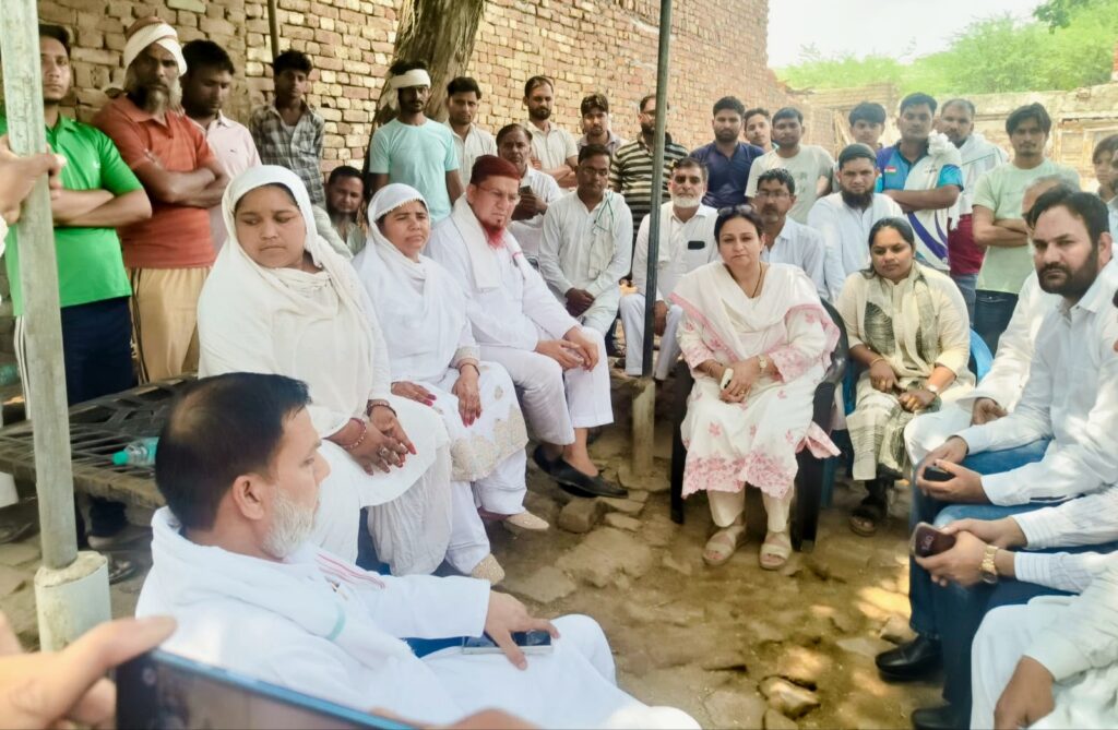 नूंह दुष्कर्म और आत्महत्या मामला पीड़ित परिवार से मिलीं पर्ल चौधरी हरियाणा की बेटियों की सुरक्षा और इंद्राणा जैसी घटनाओं पर उच्च स्तरीय समीक्षा बैठक बुलाकर जवाबदेही तय करनी चाहिए।
