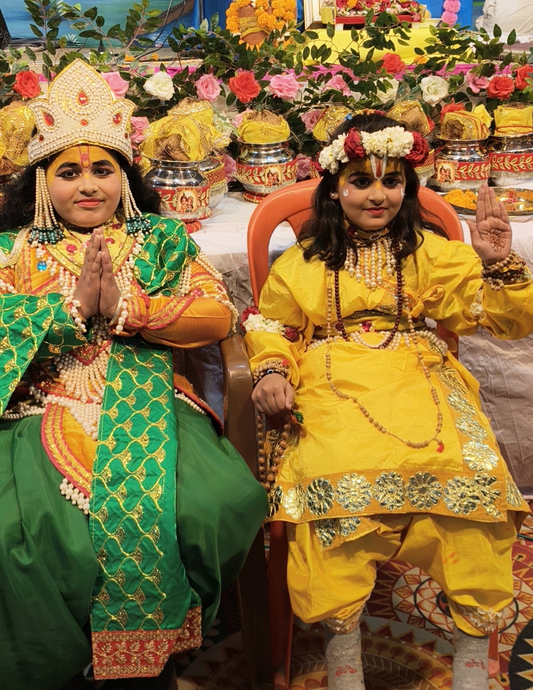 भगवान श्रीकृष्ण, राधारानी एवं विभिन्न धार्मिक प्रसंगों पर आधारित आकर्षक एवं मनमोहक झांकियां श्रद्धालुओं के आकर्षण का केंद्र बनी रहीं।