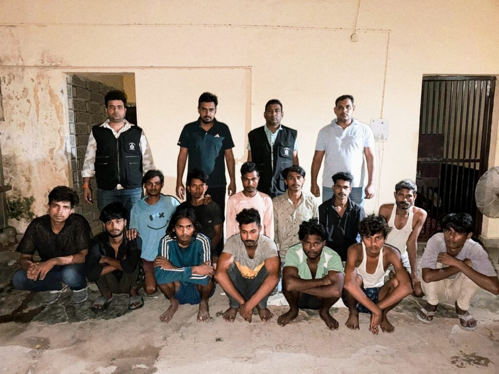 गुरुग्राम पुलिस ने राष्ट्रीय सुरक्षा के तहत विशेष अभियान चलाकर निर्माण स्थलों और झुग्गी क्षेत्रों में रह रहे 13 अवैध बांग्लादेशी नागरिकों की पहचान की