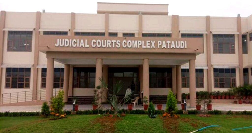 पटौदी कोर्ट का बड़ा आदेश: पूर्व तहसीलदार सहित 13 लोगों पर केस दर्ज करने के निर्देश पटौदी कोर्ट द्वारा पूर्व तहसीलदार सहित 13 लोगों के खिलाफ केस दर्ज करने के आदेश के बाद चर्चा में आया घीलनावास जमीन विवाद मामला।