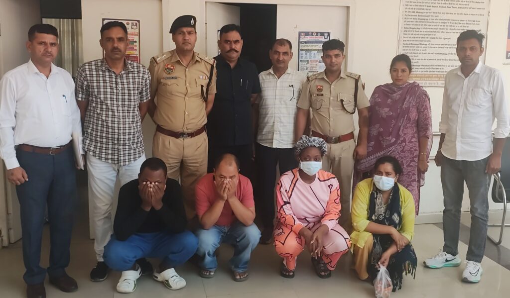 कैथल पुलिस ने साइबर ठगी गिरोह का किया भंडाफोड़, विदेशी महिला बनकर 8.75 लाख की ठगी में 5 गिरफ्तार पुलिस गिरफ्त में सभी साइबर ठग