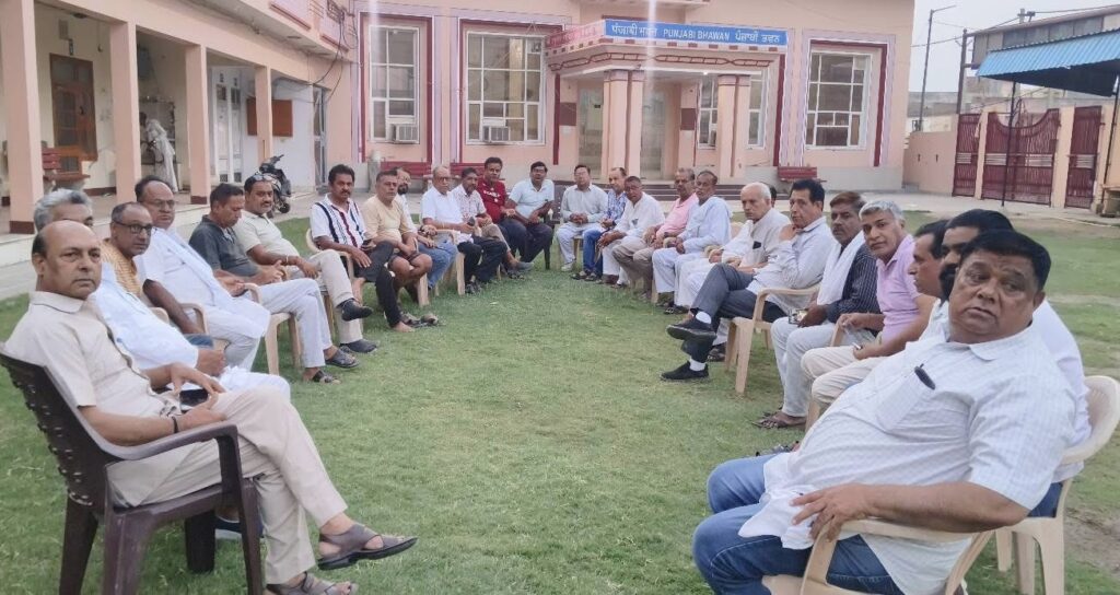 बैठक में वक्ताओं ने कहा कि किसी भी व्यक्ति या समुदाय के लिए अपमानजनक शब्दों का प्रयोग करना अनुचित और निंदनीय है।