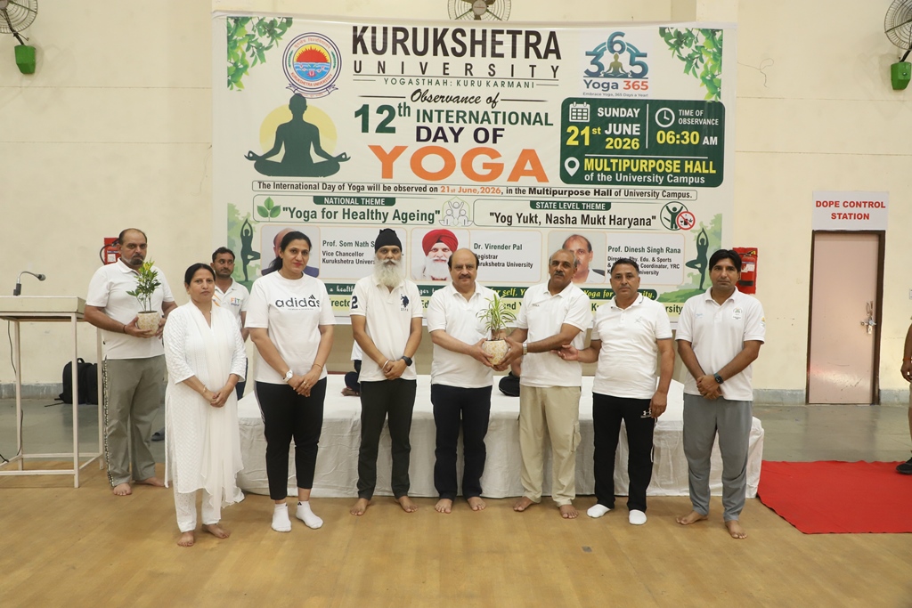 कुरुक्षेत्र विश्वविद्यालय में अंतर्राष्ट्रीय योग दिवस सोमनाथ सचदेवा बोले- योग से बनेगा नशा मुक्त हरियाणा योग-विश्व-को-भारतीय-परम्परा-की-एक-अनमोल-देनः-प्रो.-सोमनाथ-सचदेवा