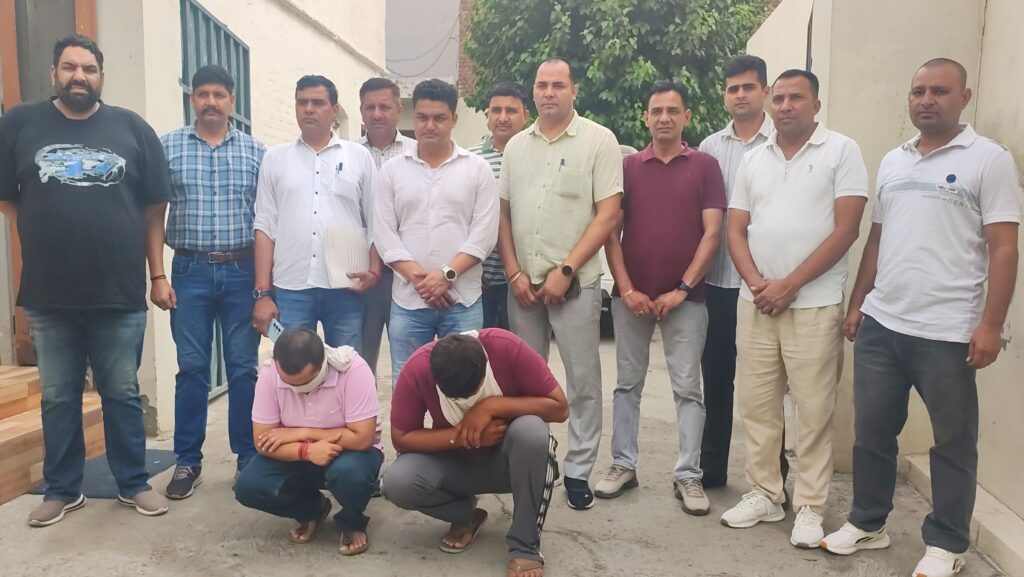 कैथल फर्जी फिरौती मामला: सुरक्षा पाने के लिए ज्वैलर ने खुद पर करवाई 2 करोड़ की कॉल, गिरफ्तार कैथल पुलिस गिरफ्त में दोनों आरोपी