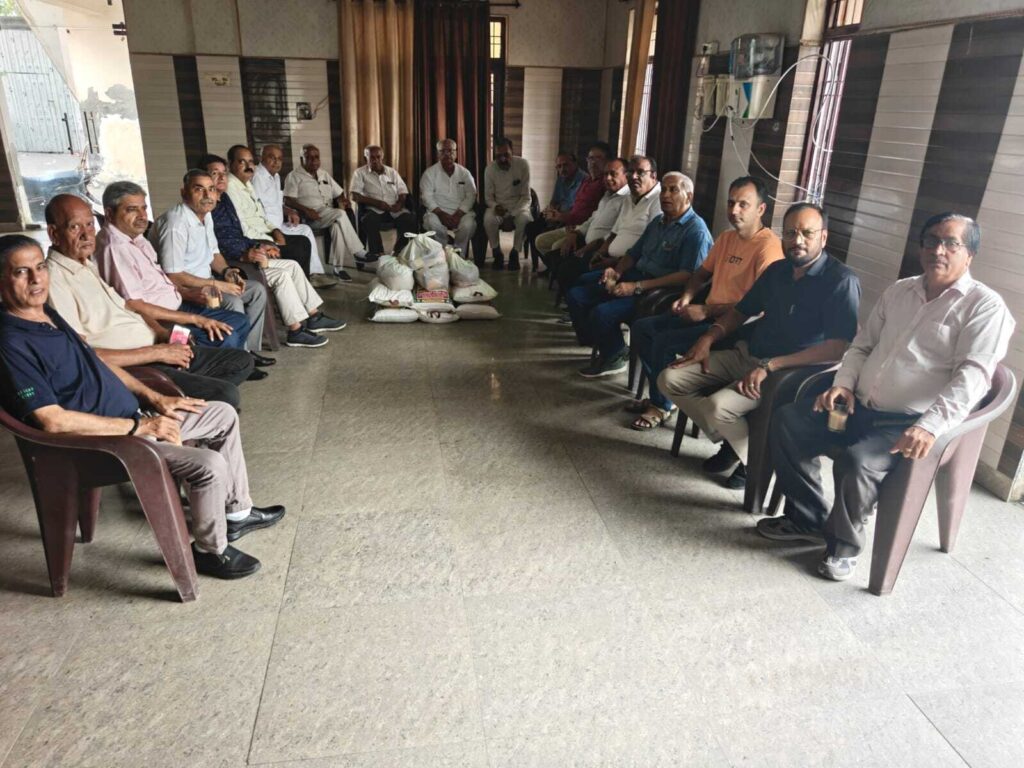 कैथल पंजाबी सेवा सदन ने जरूरतमंद परिवारों को बांटा राशन परुथी ने जानकारी देते हुए बताया कि संस्था जंहा गरीबों को राशन देने , गरीब बच्चों को पढ़ाने व और भी कई अन्य सेवा कार्य कर रही है