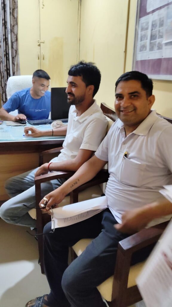 ITI नरवाना की पहली मेरिट सूची जारी: इलेक्ट्रिशियन, कोपा और स्टेनो में 105% तक पहुंची कटऑफ, 21 जुलाई तक होंगे दाखिले नरवाना : आईटीआई की पहली मेरिट सूची देखते अभ्यर्थी