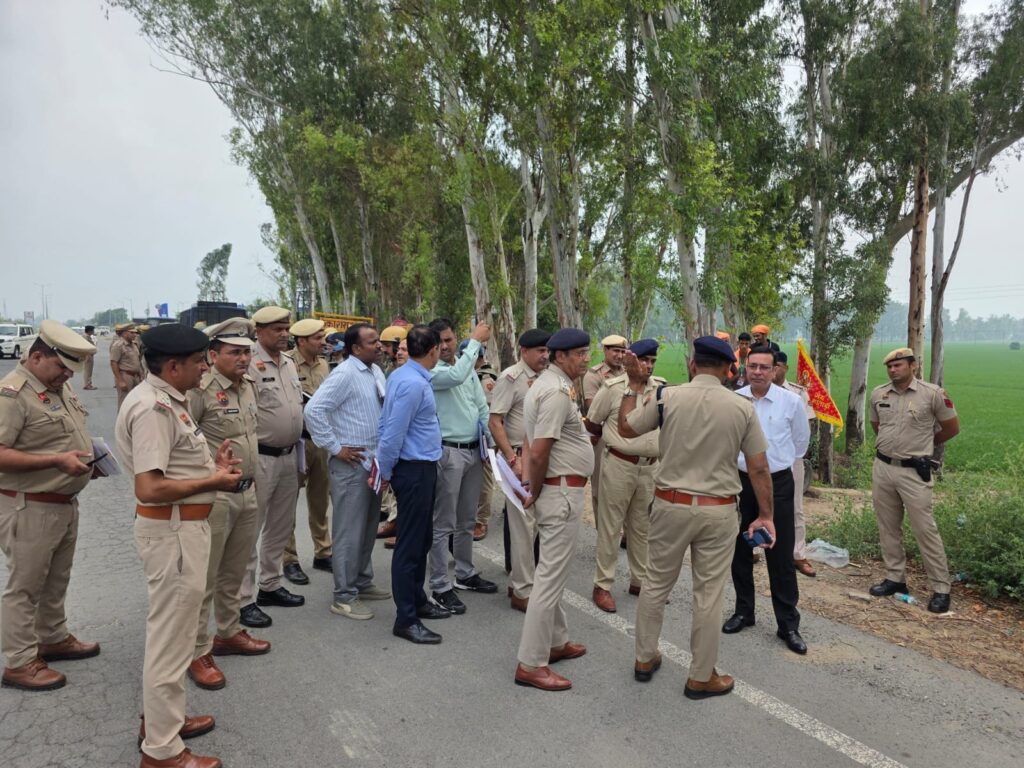 पंजाब की सीमा से सटे नरवाना के गांव दातासिंह वाला पंजाब-हरियाणा सीमा पर हलचल नरवाना : पुलिस महानिरीक्षक हिसार मंडल हिसार दाता सिंह वाला बॉर्डर पर कानून एवं व्यवस्था कंपनियों सहित दंगा नियंत्रण एवं सुरक्षा व्यवस्थाओं का लिया जायजा लेते हुए
