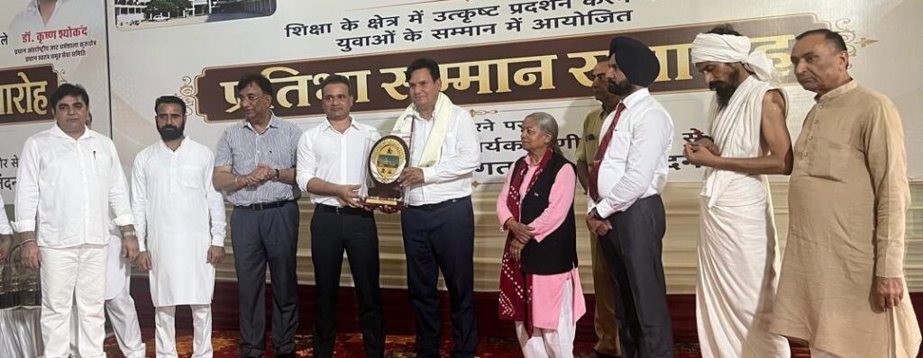 काहना खेड़ा की दो बेटियों का अंतरराष्ट्रीय स्तर पर सम्मान, गरिमा नैन व सोनल नैन बनीं प्रेरणा नरवाना : खंड शिक्षा अधिकारी संदीप नैन नरवाना गरिमा नैन व सोनल नैन का सम्मान प्राप्त करते हुए (छाया : जेठी)