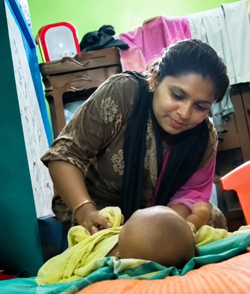 घटना की शिकार हुई बच्ची की उम्र महज दो महीने है घटना की शिकार हुई बच्ची की उम्र महज दो महीने है