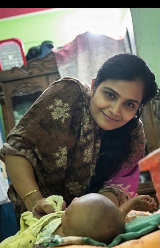 राजस्थान में 2 महीने की मासूम बच्ची का पैर तोड़ने वाली चाची का वीडियो वायरल चाची ने सोती हुई 2 महीने की मासूम बच्ची का पैर बेरहमी से तोड़ दिया। माँ द्वारा लगाए हिडन कैमरे में कैद हुई रूह कँपा देने वाली वारदात।