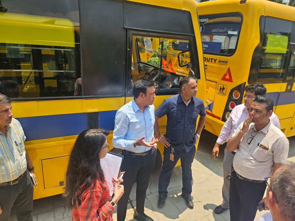 डीसी उत्तम सिंह के मार्गदर्शन में स्कूल बसों के विशेष संयुक्त जांच अभियान