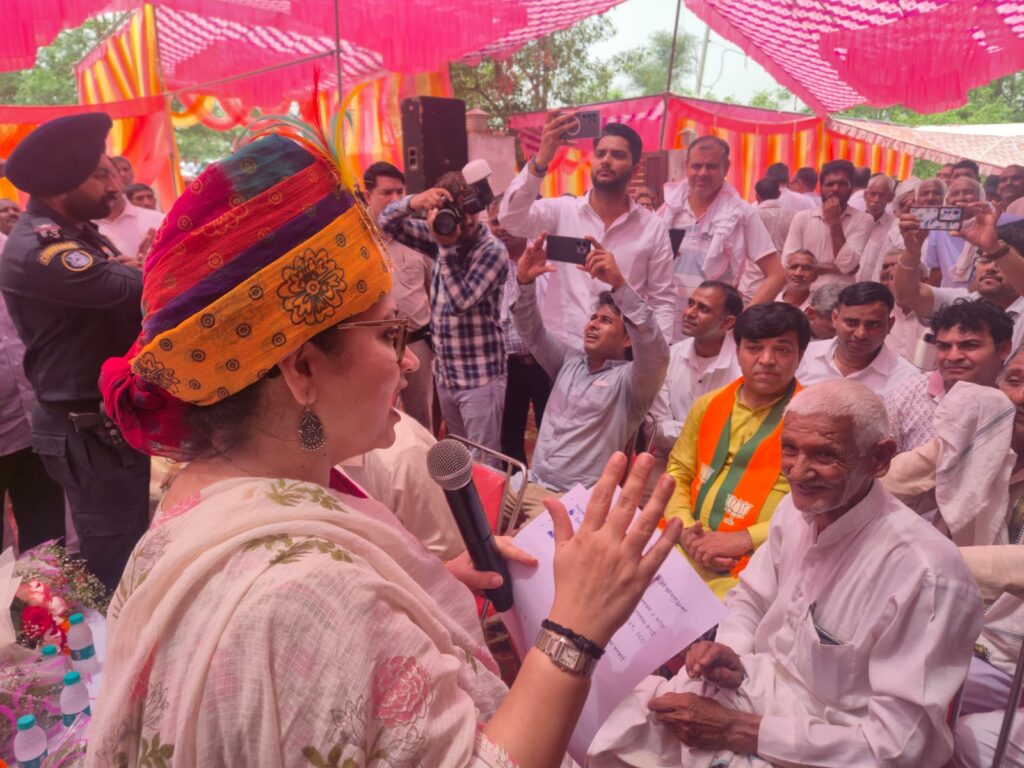 हरियाणा: ग्रामीणों को घर के पास मिलेंगी बेहतर स्वास्थ्य सुविधाएं: आरती सिंह राव गांव बीरण से मेरे परिवार का तीन पीढ़ियों से है गहरा नाता : स्वास्थ्य मंत्री आरती सिंह राव