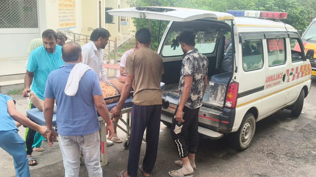 तोशाम निवासी युवक अमनदीप गंभीर रूप से घायल तोशाम में बाईपास मार्ग पर ट्राला व कार की टक्कर के दौरान कार चालक करीबन 23 वर्षीय तोशाम निवासी युवक गंभीर रूप से घायल