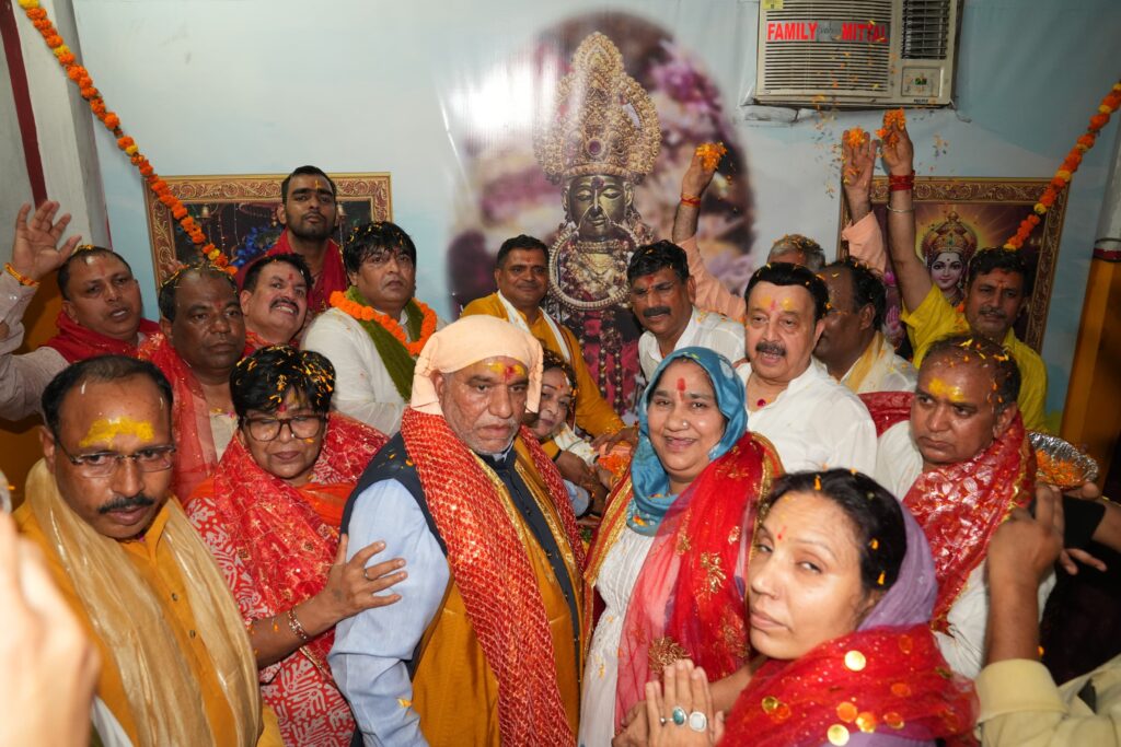 गुरुग्राम पहुंची वाराणसी से लाई गई पवित्र कलश यात्रा पवित्र कलशों को प्रदेश के सभी 27 जिलों के लिए रवाना किया जाएगा - एमएलए मुकेश