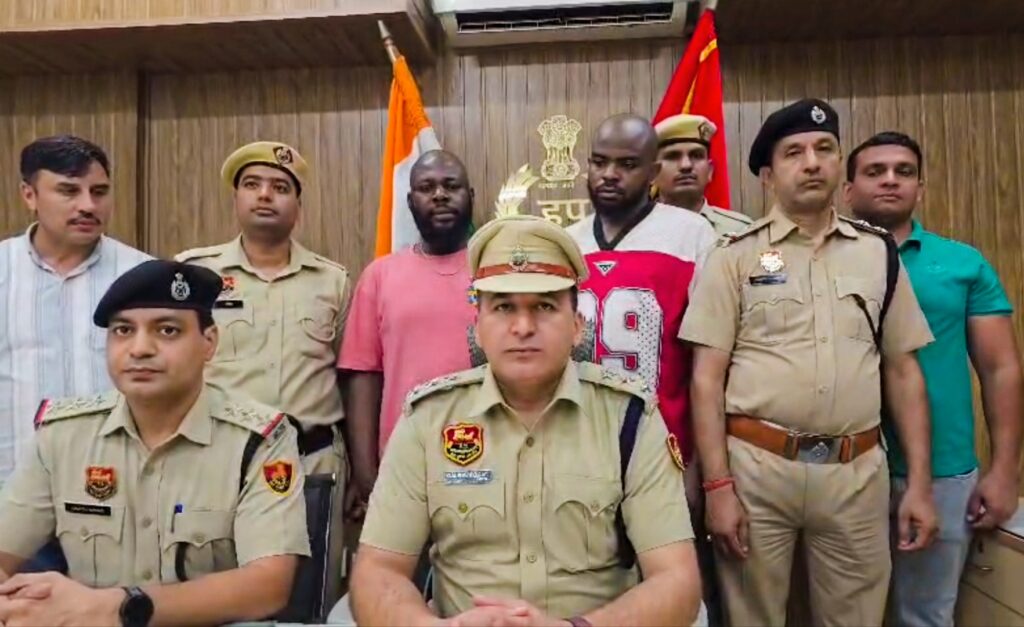 मानेसर साइबर पुलिस द्वारा फेसबुक ठगी मामले में गिरफ्तार दो विदेशी आरोपी