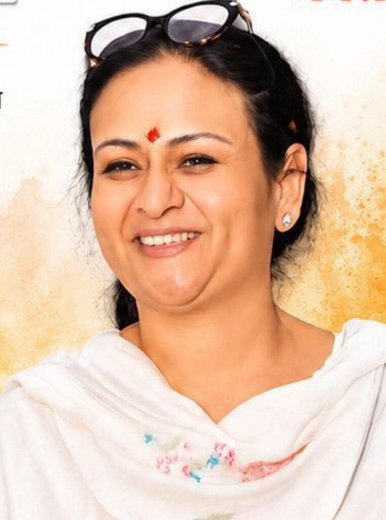 पर्ल चौधरी का हमला: नशा विरोधी अभियान पर उठाए सवाल हरियाणा महिला कांग्रेस अध्यक्ष पर्ल चौधरी गुरुग्राम में नशा विरोधी अभियान पर भाजपा सरकार की आलोचना करते हुए।