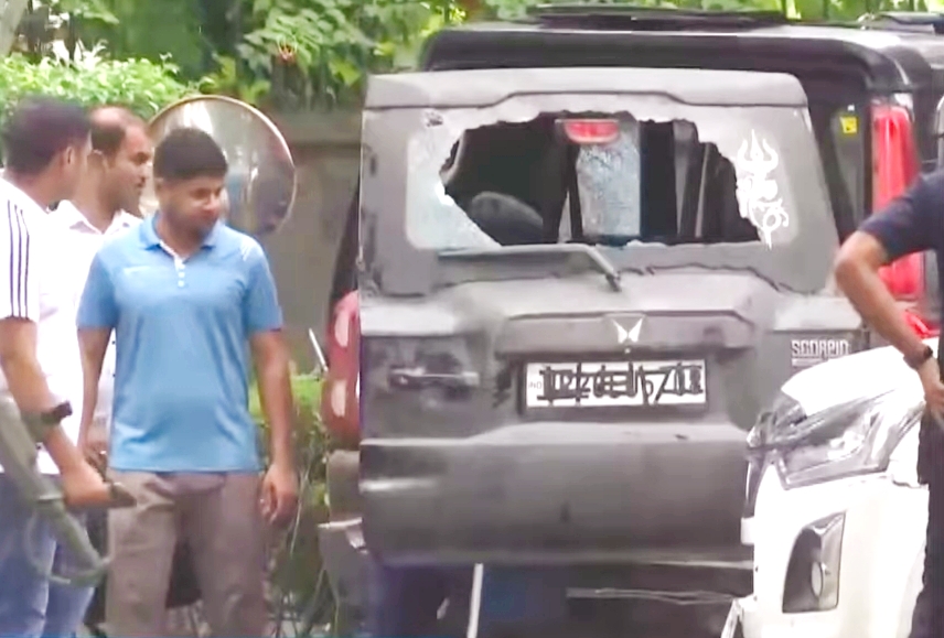 वारदात में प्रयोग 05 आधुनिक पिस्टल, 50 खाली खोल, जिंदा कारतूस, 01 स्कोर्पियो बरामद