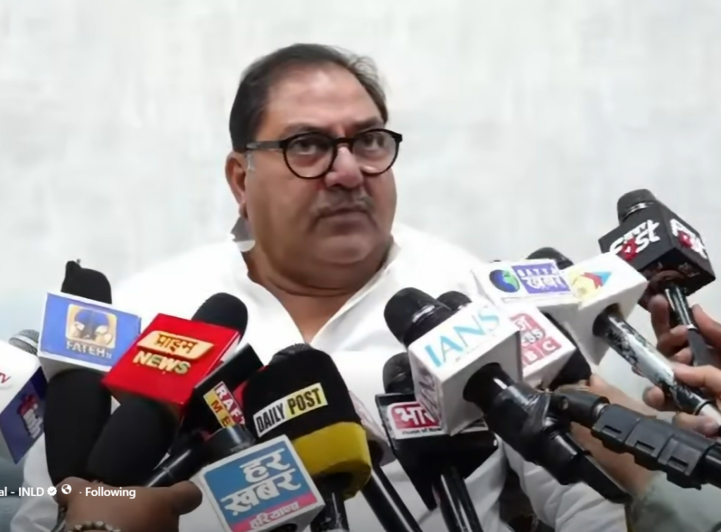 इनेलो प्रमुख अभय चौटाला का बड़ा हमला 200 पेज चार्जशीट, 300 करोड़ घोटाले की जांच की मांग चैनत गांव को पानी नहीं देना चाहती बीजेपी सरकार, इसकी आड़ में शहर और गांव के लोगों को बांटना चाहती है: चौधरी अभय सिंह चौटाला