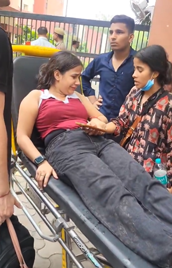 दिल्ली पुलिस को गृह मंत्रालय यानी कि अमित शाह ने छात्रों के ऊपर डंडे बरसाने लाठी चार्ज आदेश दे दिए हैंl. दिल्ली पुलिस को गृह मंत्रालय यानी कि अमित शाह ने छात्रों के ऊपर डंडे बरसाने लाठी चार्ज आदेश दे दिए हैंl.