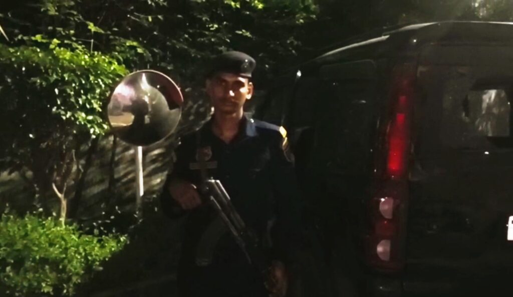 पुलिस टीम द्वारा आत्मरक्षा एवं अपराधियों को पकड़ने के उद्देश्य से जवाबी फायरिंग की गई, जिसमें सभी 5 शूटर को गोली लगी। पुलिस टीम द्वारा आत्मरक्षा एवं अपराधियों को पकड़ने के उद्देश्य से जवाबी फायरिंग की गई, जिसमें सभी 5 शूटर को गोली लगी।