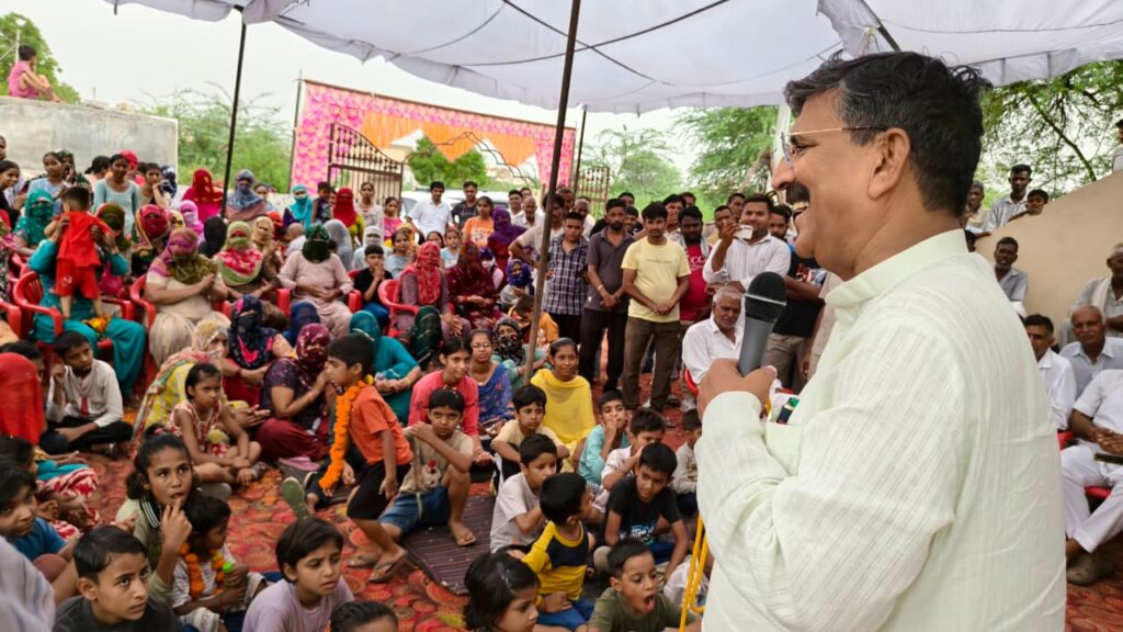 कृष्ण कुमार बेदी - प्रधानमंत्री के आगमन को लेकर कैबिनेट मंत्री ने गांव-गांव पहुंचकर दिया जनसभा का निमंत्रण