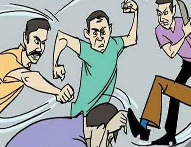 भांगरौला में निगम की टीम पर अवैध कब्जाधारियों ने की बदसलूकी व हमला गांव भांगरौला में निगम की टीम पर अवैध कब्जाधारियों ने की बदसलूकी व हमला