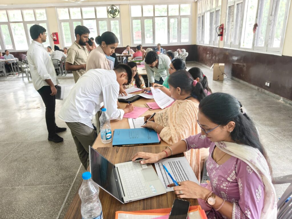 आईआईएचएस-में-ऑनर्स-पाठ्यक्रमों-की-प्रथम-फिजिकल-काउंसलिंग-सम्पन्न-गणित-की-कटऑफ-सबसे-अधिक