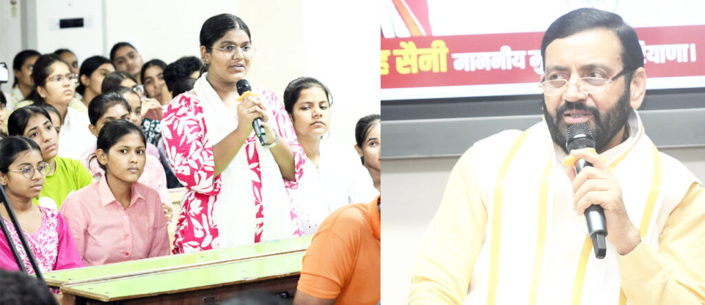 सपनों को साकार करने के लिए सरकार आपके साथ कंधे से कंधा मिलाकर खड़ी : नायब सिंह सैनी सोनीपत। सीएम नायब सिंह सैनी सोनीपत में आयोजित युवा संवाद कार्यक्रम में छात्रों के साथ संवाद करते हुए।