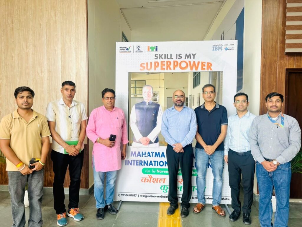 महात्मा ज्योतिबा फुले इंटरनेशनल स्किल सेंटर में प्रवेश और युवाओं को दी जा रही सुविधाओं को लेकर समीक्षा बैठक संपन्न हुई