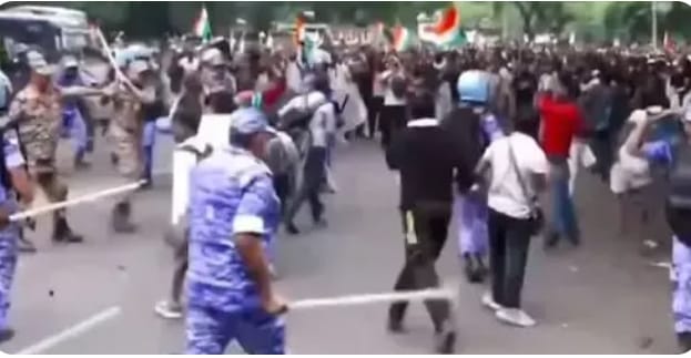 गोदी से लठैत भये, पब्लिक लीने दौड़ाय! IMG 20260805 WA0904