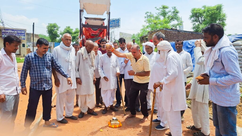 गांव राठीवास में डेढ़ करोड़ की लागत से मुख्य मार्ग निर्माण होगा – मोतीराम राठी पटौदी क्षेत्र के गांव राठीवास में निर्माण कार्य ग्राम पंचायत के आग्रह पर कॉर्पोरेट सोशल रिस्पॉन्सिबिलिटी फंड से होगा