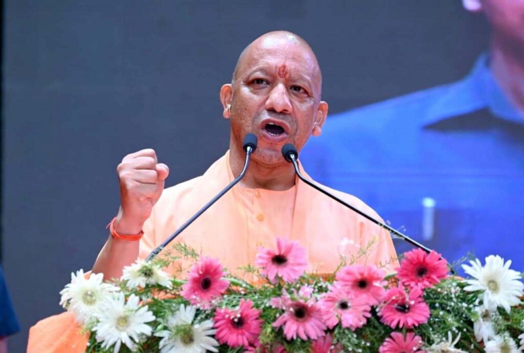 धर्म का शोषण, पाखंडी धर्मगुरुओं द्वारा लोगों के लिए उत्पन्न किए जाने वाले सबसे बड़े खतरों में से एक है। 